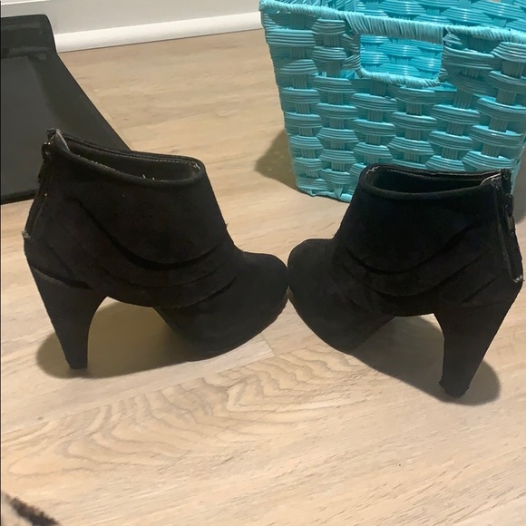 Black laced pumps - Picture 6 of 9